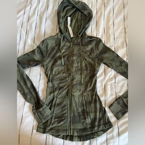Lululemon green camo jacket size 2